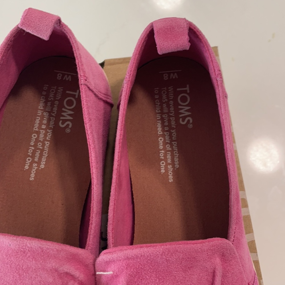Toms - Picture 3 of 5